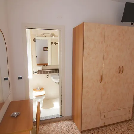 Greta Hotel 2*