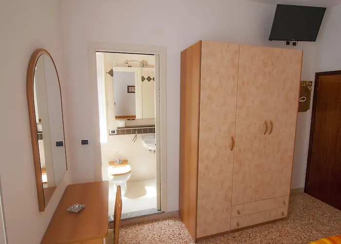 Greta Hotel 2*